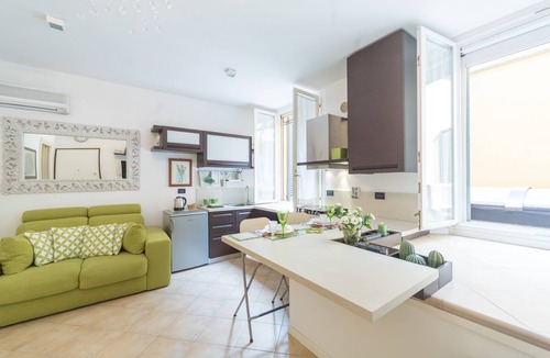 Historic Center Apartment | Casa Letizia TWO bright apartments a stone's throw from the WiFi towers