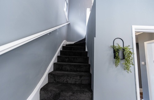 Wolverhampton Apartment | Casa Lobo's Beautiful Suites +free offroad parking -Suite#2