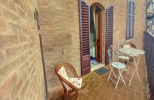 San Gimignano City Centre Apartment | Casa nella Corte nel Centro di San Gimignano con balcone panoramico wifi e garage auto privato
