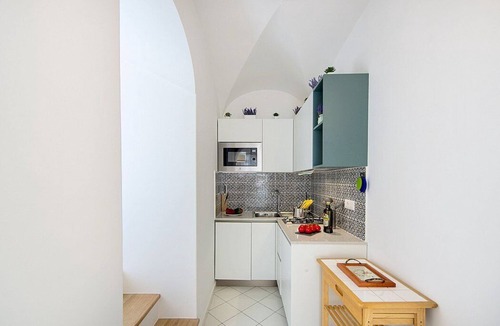 Praiano House | Casa Ondiva: A graceful two-story independent house which faces the sun and the sea.