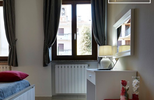 Vergiate Hostel | Casa Pasquee 10 - Deluxe Apartment in Central Area