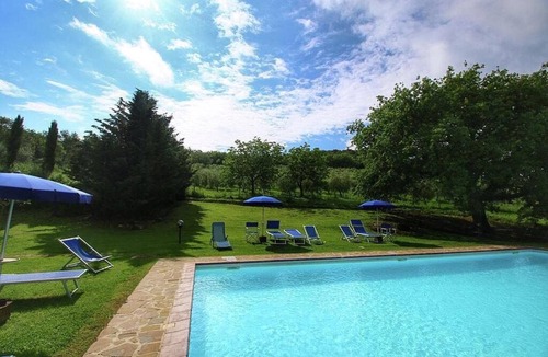 Castiglione d'Orcia House | Casa Salvia D: An apartment in the characteristic style of the Tuscan countryside, with Free WI-FI.