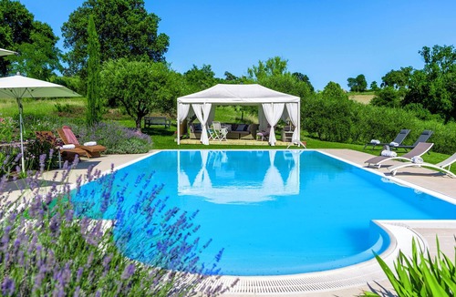 Centofinestre Villa | Casa Sant' Elia a villa in the heart of the Marche Region a few miles from the sea