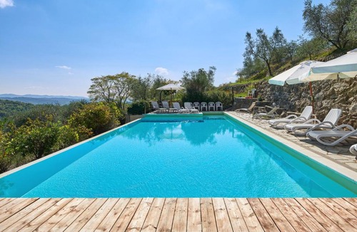 Radda in Chianti Villa | Casale il Gualdo by VacaVilla