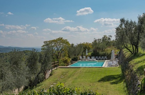 Radda in Chianti Villa | Casale il Gualdo by VacaVilla