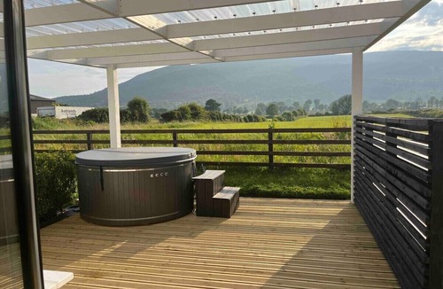 Meigh Ski Chalet | Castle View Chalet by Clonlum Cottages