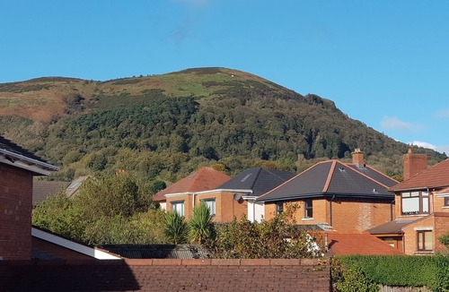 Belfast House | Cavehill View. An elegant 4 BR house with parking. Your perfect Belfast retreat!