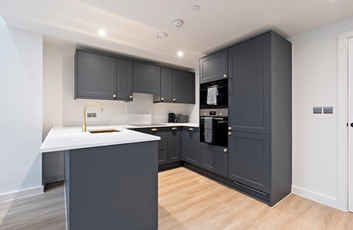 Leeds Apartment | Ceiling Sound System - Sleeps 8 - City Centre