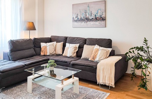 Novi Sad Apartment | Central 2 Bedroom Apartment 85 sq m 5 minutes walk to Trg Slobode