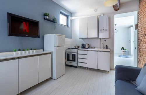 Pavia Apartment | CENTRO STORICO - Suite con Wi-Fi, Netflix e Terrazzo