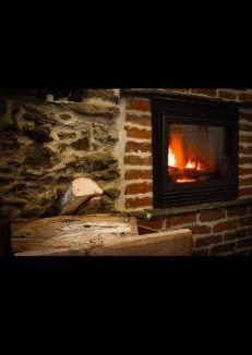 Inverso Pinasca Apartment | Chalet in pietra e legno con caminetto