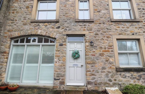 Long Preston Cottage | CHAPEL CROFT, pet friendly, with hot tub in Long Preston