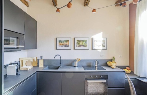 Dorsoduro Apartment | Charming 3-Bedroom Retreat in Central Venice with South-Facing Views