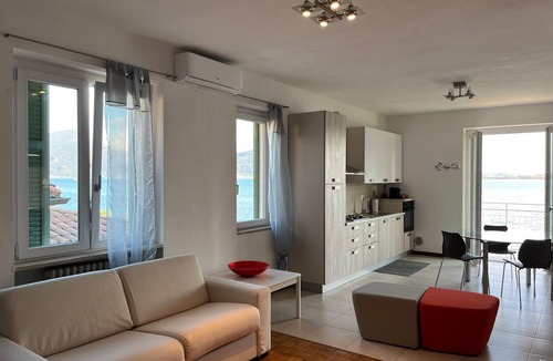 Predore Apartment | Charming apartment in villa on the lake