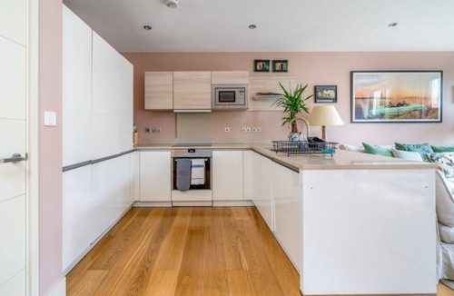 Golborne Apartment | Charming artist’s flat near Portobello