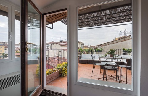 Santa Maria Novella Apartment | CHARMING ATTIC NICHE