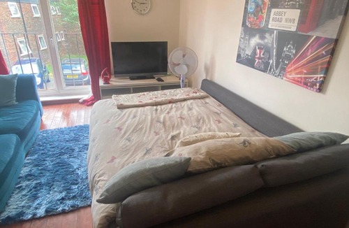 Bletchley Apartment | Charming Entire 1-Bedroom Flat in Milton Keynes