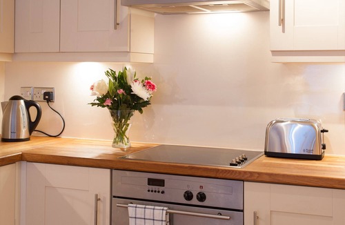 Old Town Apartment | Charming one-bed apartment right in the centre of Edinburgh. Sleeps 4.