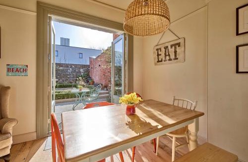 Donaghadee House | Charming townhouse with sunny garden