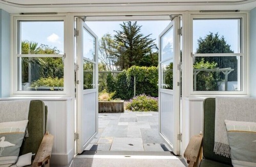 Rock Cottage | CHERRYTREES, family friendly, with hot tub in Rock