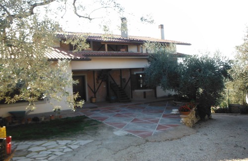 Montelibretti Apartment | Ciliegi in fiore tourist accommodation (view of the Tiber valley) near Rome