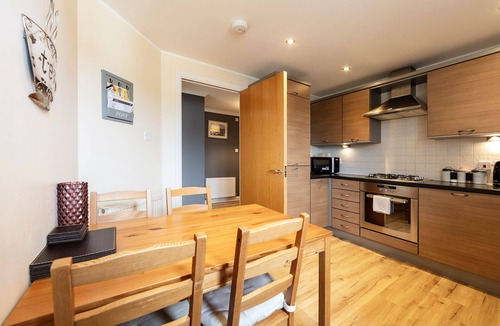 Leith Apartment | CITY CENTRE Modern,Spacious 2 Bedrooms, 2 Bathrooms Apartment,Lift,Carpark