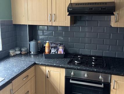 Mapperley House | Claygate Place - Entire 2 Bed House, Off Street Parking - Perfect For Holiday Breaks or Contractors