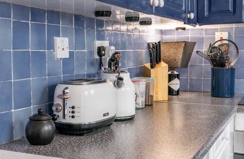 Belfast House | Close to city centre home with public transport
