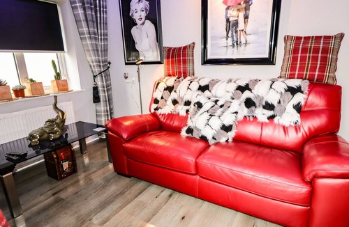 Castlerock Cottage | CLUBHOUSE VIEW APARTMENT, pet friendly in Castlerock