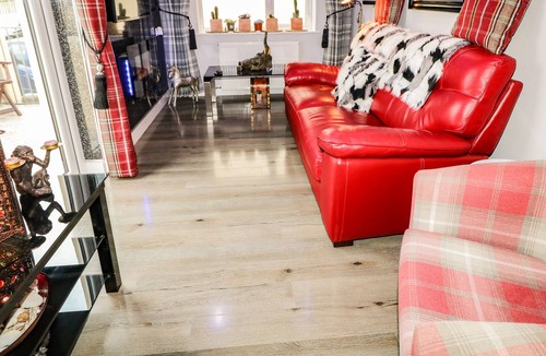 Castlerock Cottage | CLUBHOUSE VIEW APARTMENT, pet friendly in Castlerock