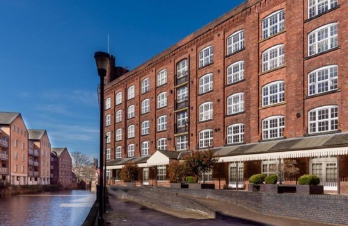 York Apartment | Cocoa Suites 9 - sleeps 2 guests in studio apartment