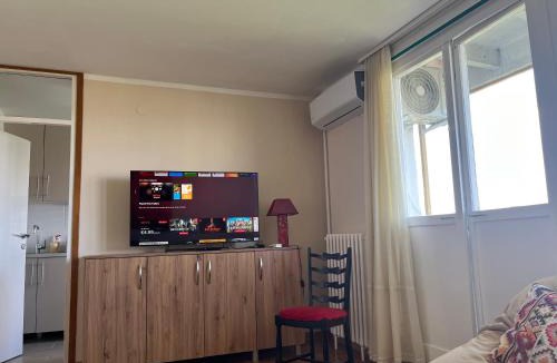 Novi Beograd Apartment | Comfort & Style Panoramic Urban Retreat