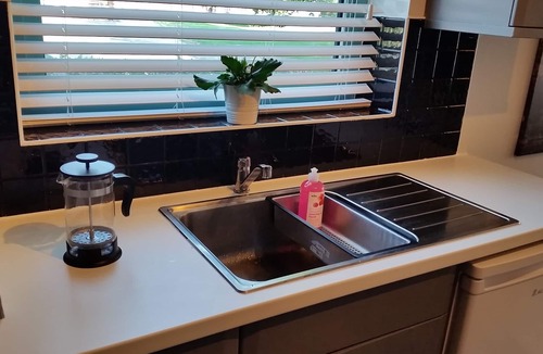 Marston Green Apartment | Contemporary flat minutes from Bham Airport, NEC & Genting Arena