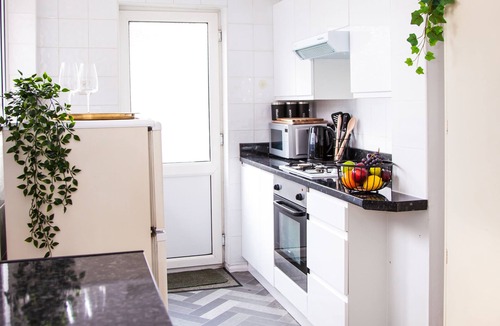 Middlesbrough House | Contractor house, sleeps 5, close to bars and restaurant's, long stays available