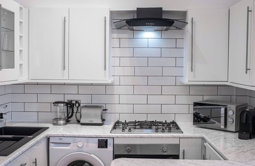 Markinch Apartment | Coopers Croft - 1 Bed Apt, Sleeps 2 with Parking