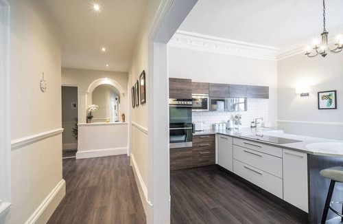 Dundee Apartment | Cordis Apartment - A Trendsetter's Residence