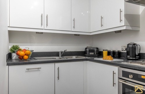 Central Milton Keynes Apartment | Cosy 1 bed in central MK, Free Parking, Smart TV