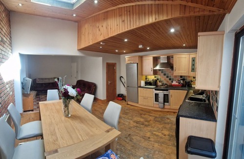 Belfast City Centre House | Cosy 5 Bedroom Property near Botanic Avenue - 5-10 Minute Walk from City Centre