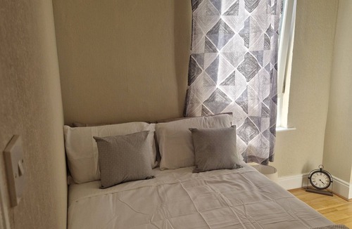 Belfast City Centre House | Cosy 5 Bedroom Property near Botanic Avenue - 5-10 Minute Walk from City Centre