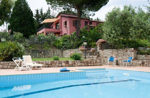 Collesano Villa | Cosy apartment in villa with WIFI, pool, A/C, TV, patio and panoramic view, close to Cefalù