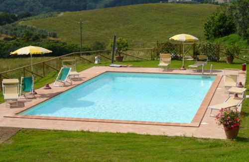 San Gimignano Apartment | Cosy apartment for 4 people with A/C, WIFI, pool, pets allowed and panoramic view