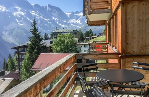 Murren Apartment | Cosy apartment for 10 people with WIFI, TV and balcony