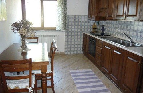 Il Poggio Apartment | Cosy apartment for 4 guests with WIFI, pool, TV, pets allowed and panoramic view