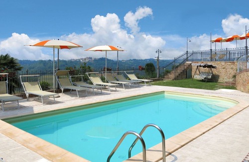 Cossombrato Apartment | Cosy apartment for 9 people with A/C, pool, WIFI, TV, patio and pets allowed