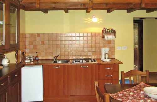 Collecorvino Villa | Cosy apartment in villa for 5 guests with WIFI, pool, TV, terrace, pets allowed and parking