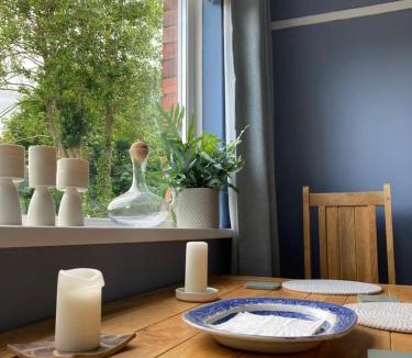 Dundonald House | Cosy at Cumberland - Double room with shared bathroom