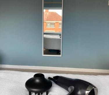 Dundonald House | Cosy at Cumberland - Double room with shared bathroom