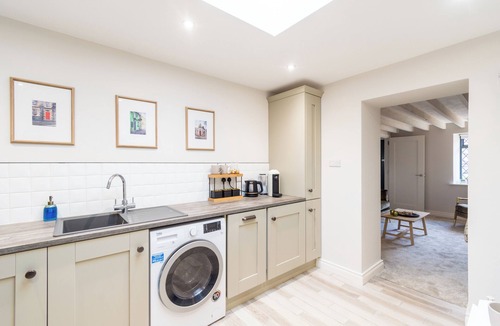 Hillsborough Cottage | Cosy historic cottage in Hillsborough, near Belfast, Dublin & local attractions