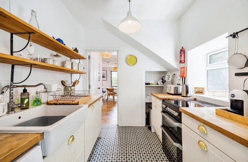 Kilcreggan Cottage | Cosy Lochside Cottage With Mountain and Sea Views