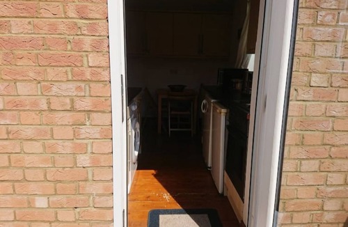 Somers Town Apartment | Cosy luminous 1 bedroom with balcony, tube at 3min